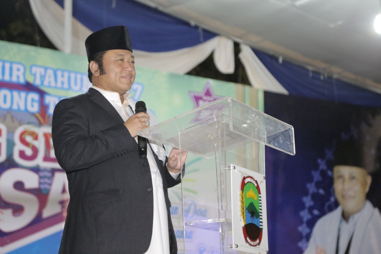 Dimalam Pergantian Tahun Warga Lampung Selatan Padati Masjid Kubah Intan Kalianda