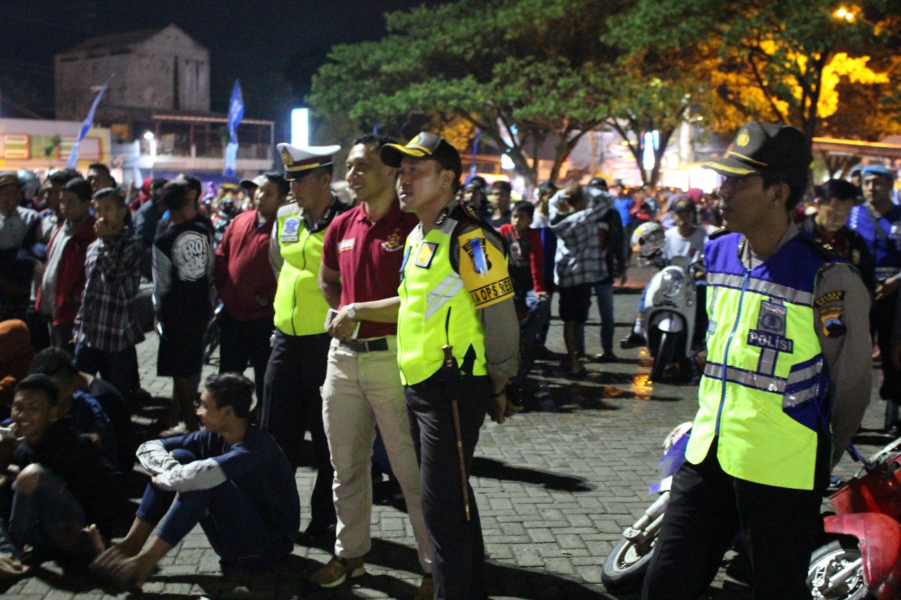 Jalan Kaki Kapolres Blora Pantau Situasi Pengamanan Malam Tahun Baru