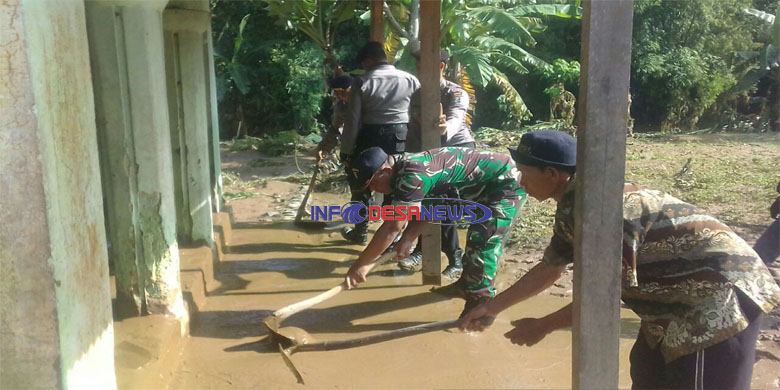 Karya Bakti Pasca Bencana Banjir Koramil Sawoo Bersama Masyarakat Dan Instansi Terkait
