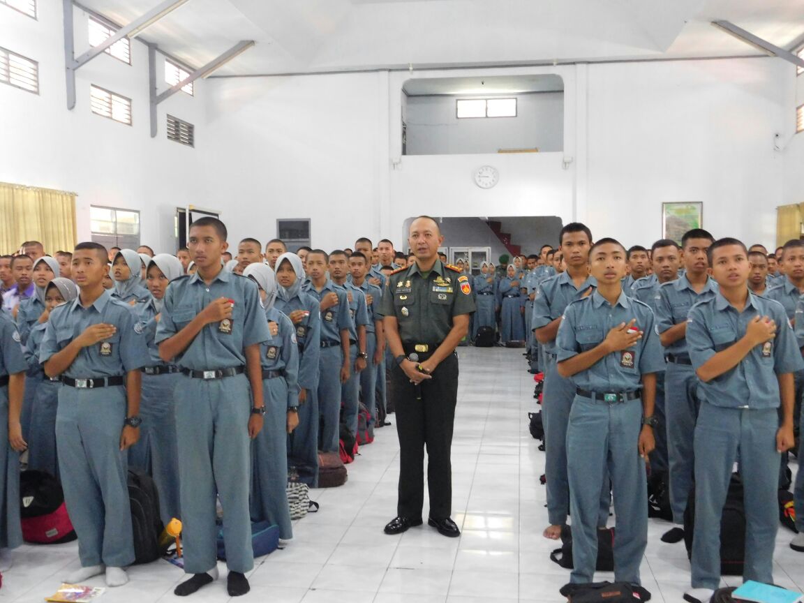 Ratusan Pelajar SMK Tunas Harapan Pati dapatkan materi wawasan kebangsaan dari dandim 0718/ Pati