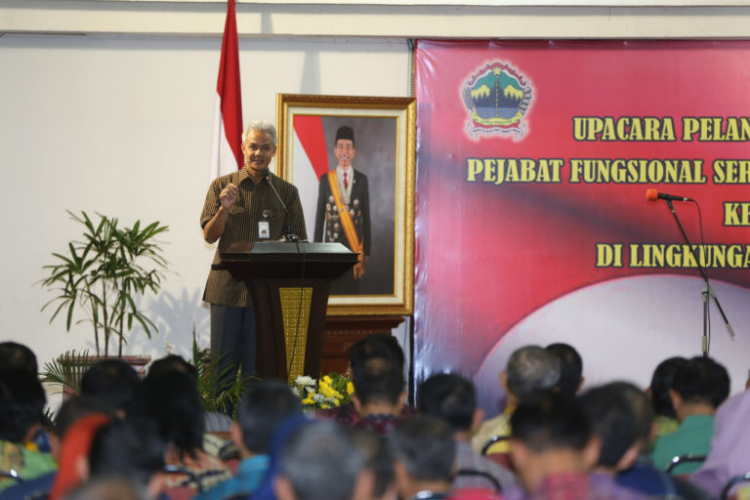 Lantik 106 Kepala Sekolah, Ganjar berharap  Siswa Tidak Dibebani Membayar sekolah
