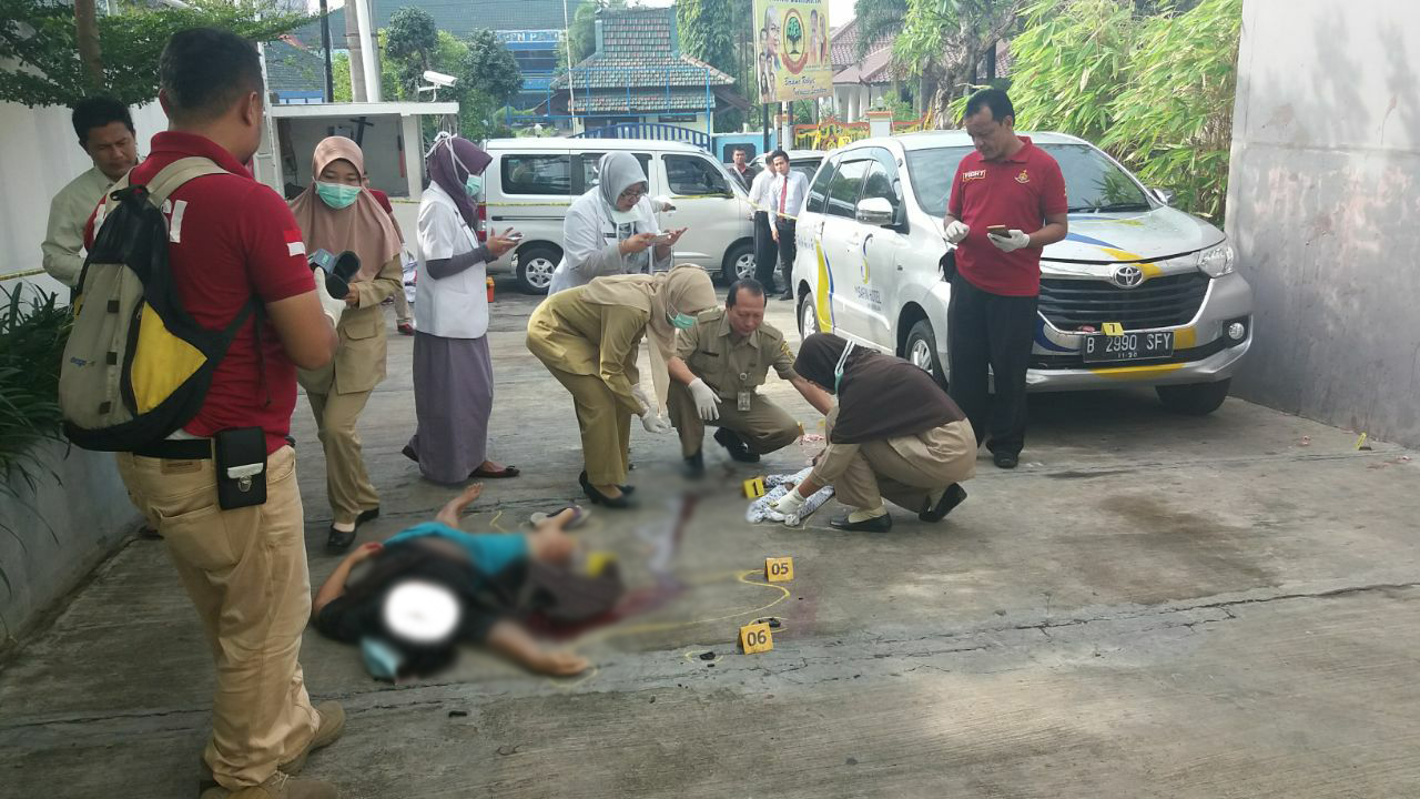 Ibu dan anak meninggal, diduga bunuh diri terjun dari hotel safin pati