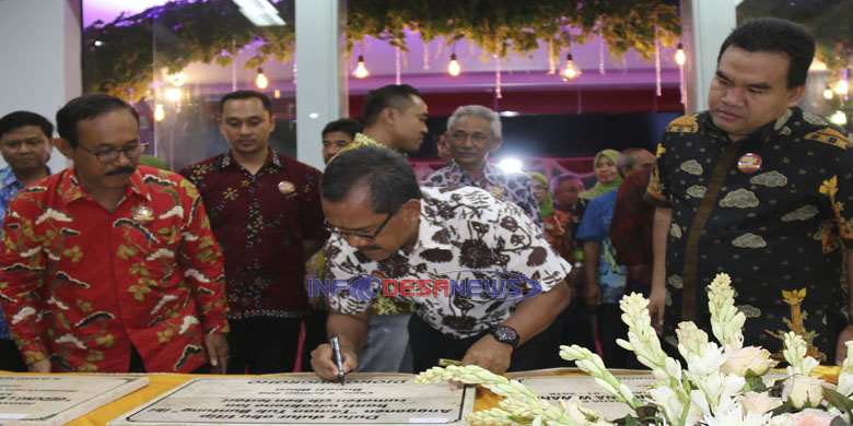 Penyerahan Dokumen Pelaksanaan Anggaran serta  Peresmian Proyek Fisik 2017