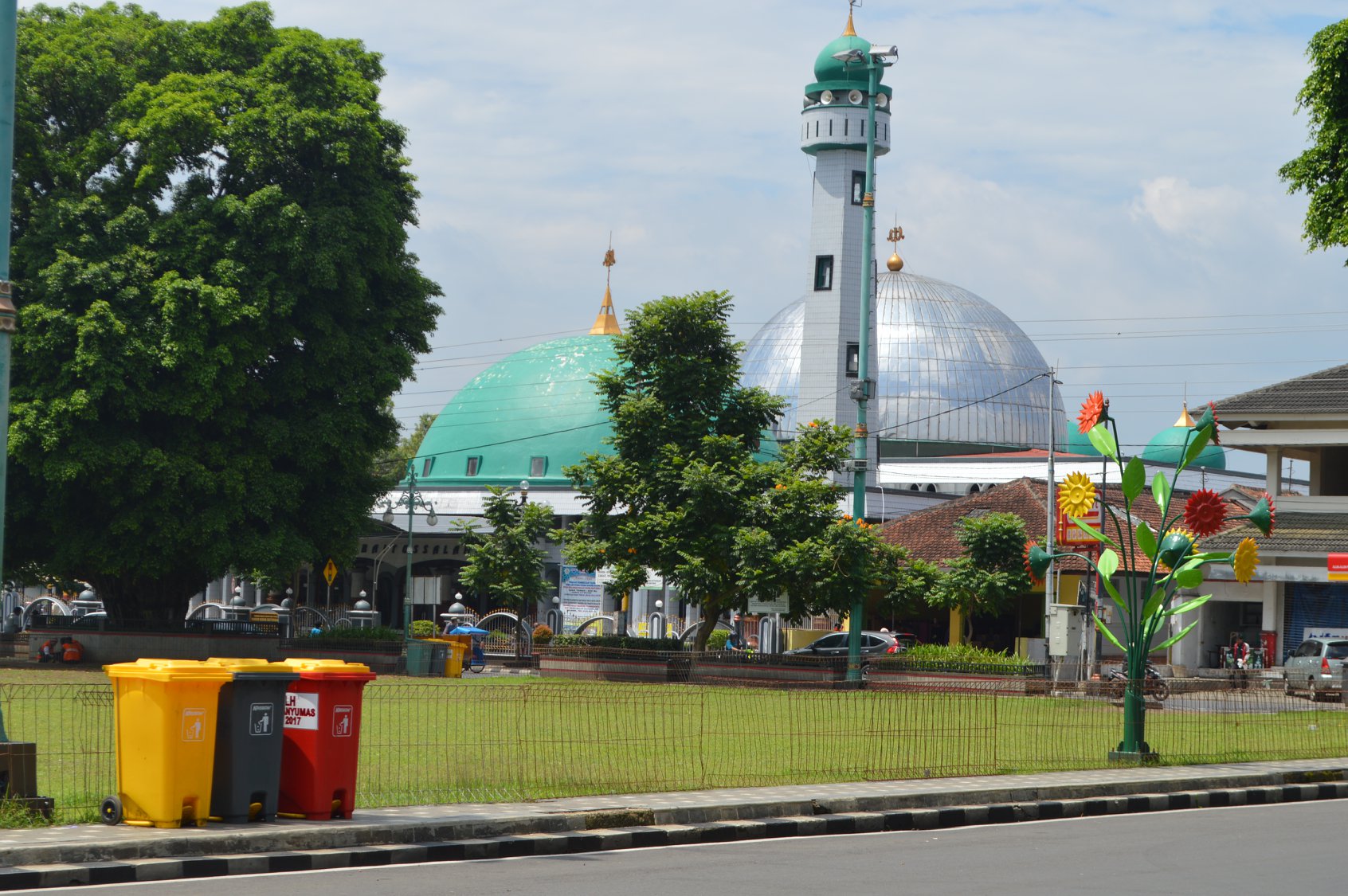 Alun-Alun Purwokerto Dilengkapi 46 Tempat Sampah Baru