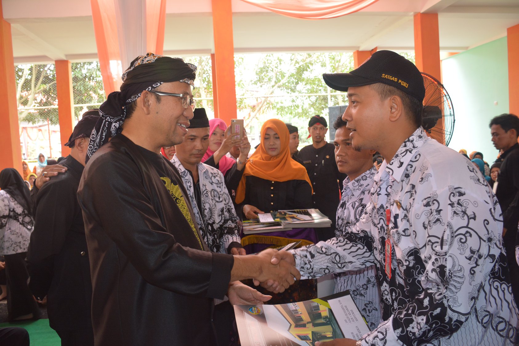 2.531 Guru Wiyata Bakti di Kabupaten Bayumas Terima SK Bupati