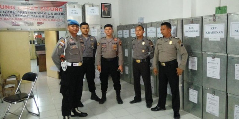 Kantor KPU, Jelang Tahap Rekapitulasi Hasil Pilkada Jateng 2018 di Jaga Ketat