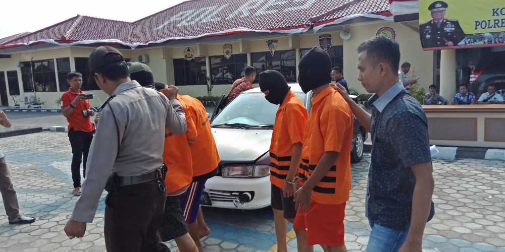 Jajaran Polres Lampung Selatan Amankan Pembawa Senjata