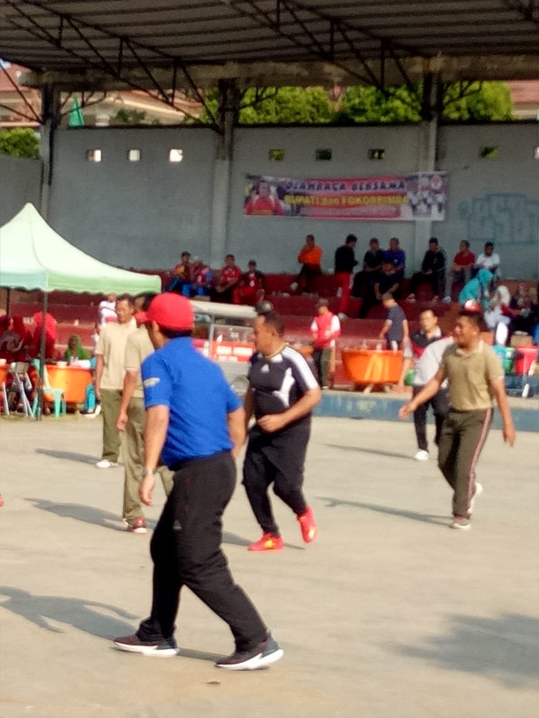 Pemda VS Kodim Berlaga Di Lapangan Futsal