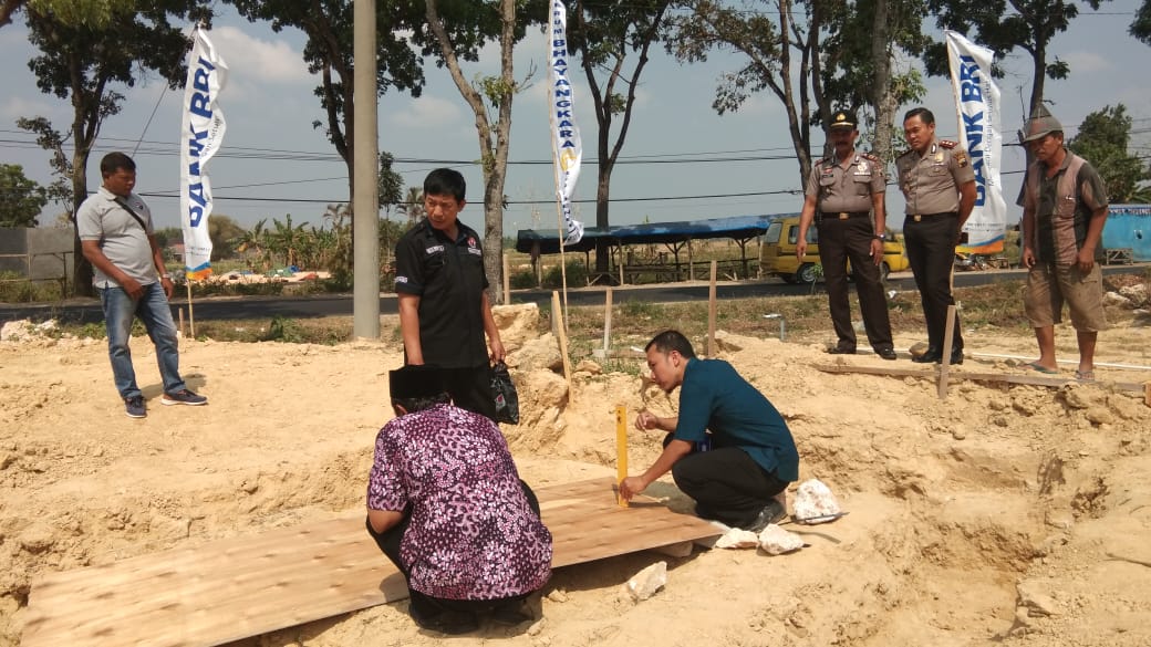 Kapolres Blora Menggandeng Kemenag Blora Laksanakan Pengukuran Penentuan Arah Kiblat masjid Al Ghomamah