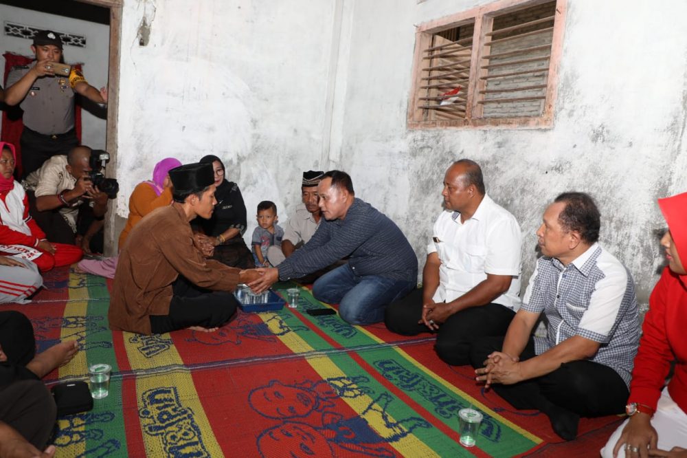 Korban Keracunan Masal Dapat Bantuan