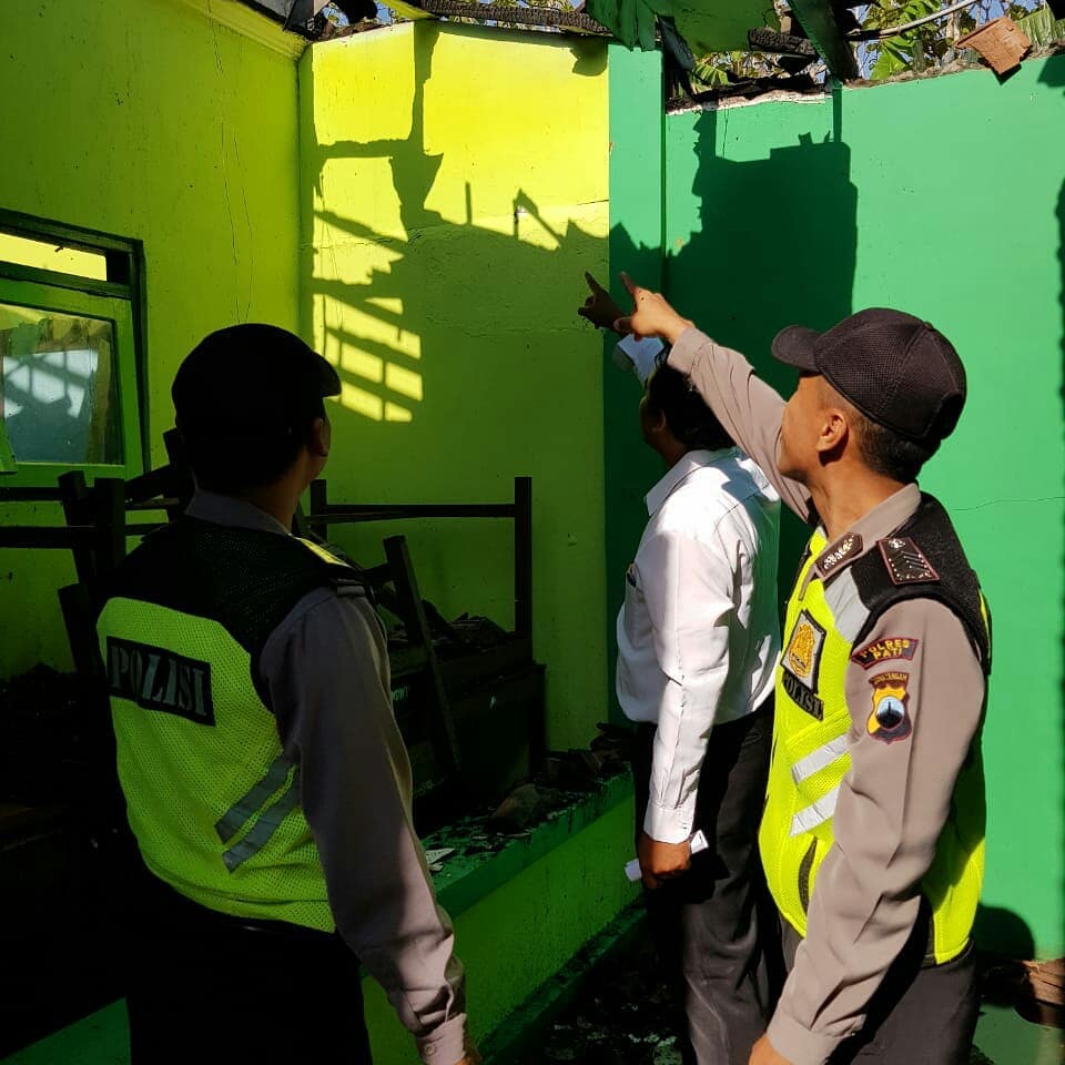Satu Ruang Kelas SMK Dipenogoro Juwana Terbakar