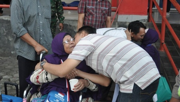 Kepulangan 351 Jemaah Haji Warnai Tangis