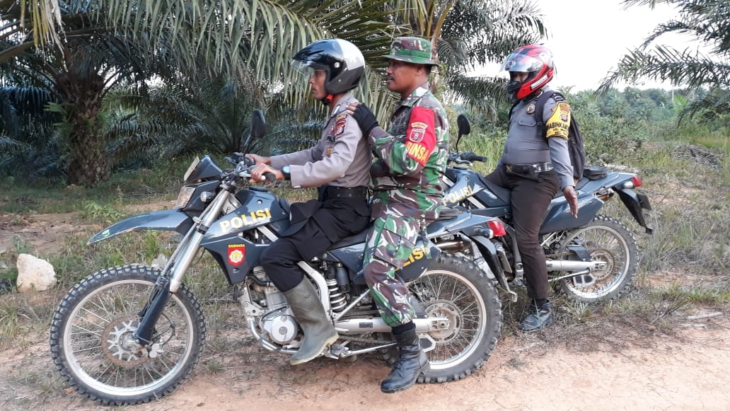 Babinkamtibmas Serta Polsek Sepaku Gelar Patroli Bersama Atasi Karhutla