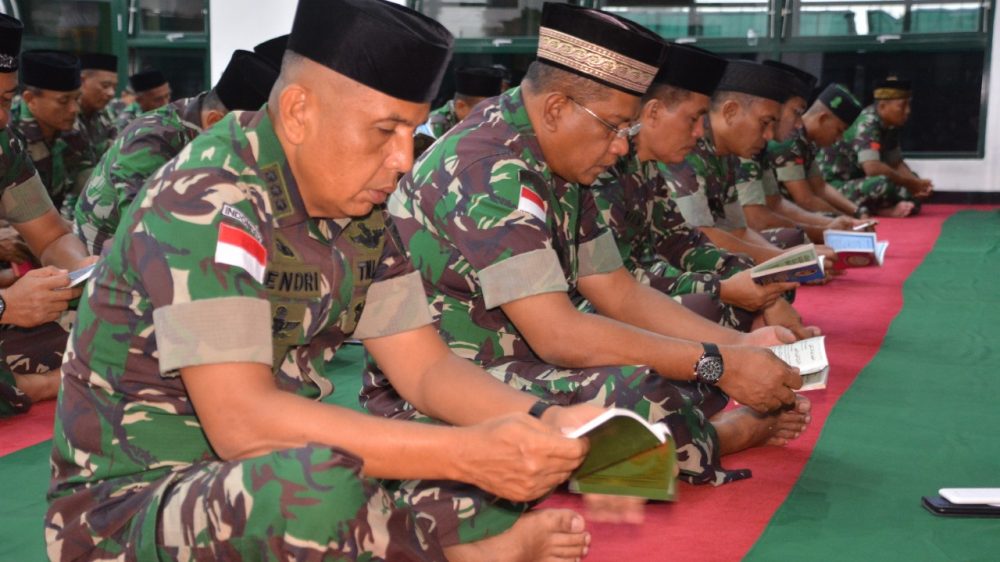 MEMPERINGATI HARI KESAKTIAN PANCASILA DAN HUT TNI KE 73 KOREM 091/ASN DOA BERSAMA