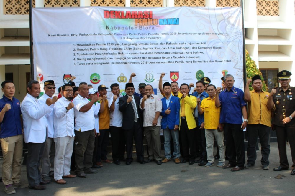 Bawaslu Blora Bersama Pemkab  Deklarasi Pemilu Damai, Bersih dan Bermartabat.