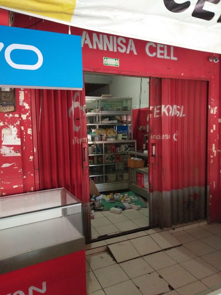 Dua Counter Hand Phone Pasar Kayen Digasak Maling