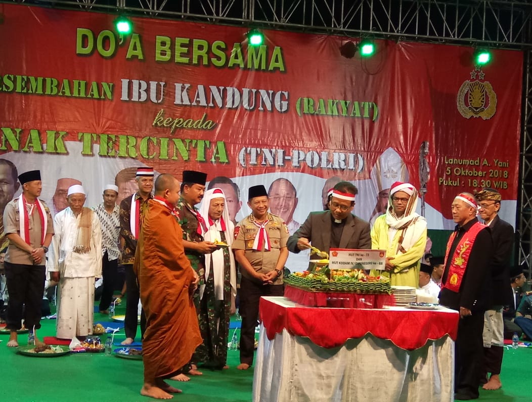 Ribuan Warga Rayakan Tasyakuran Hut TNI Ke-73 Bersama Para Pejabat Tinggi TNI – Polri