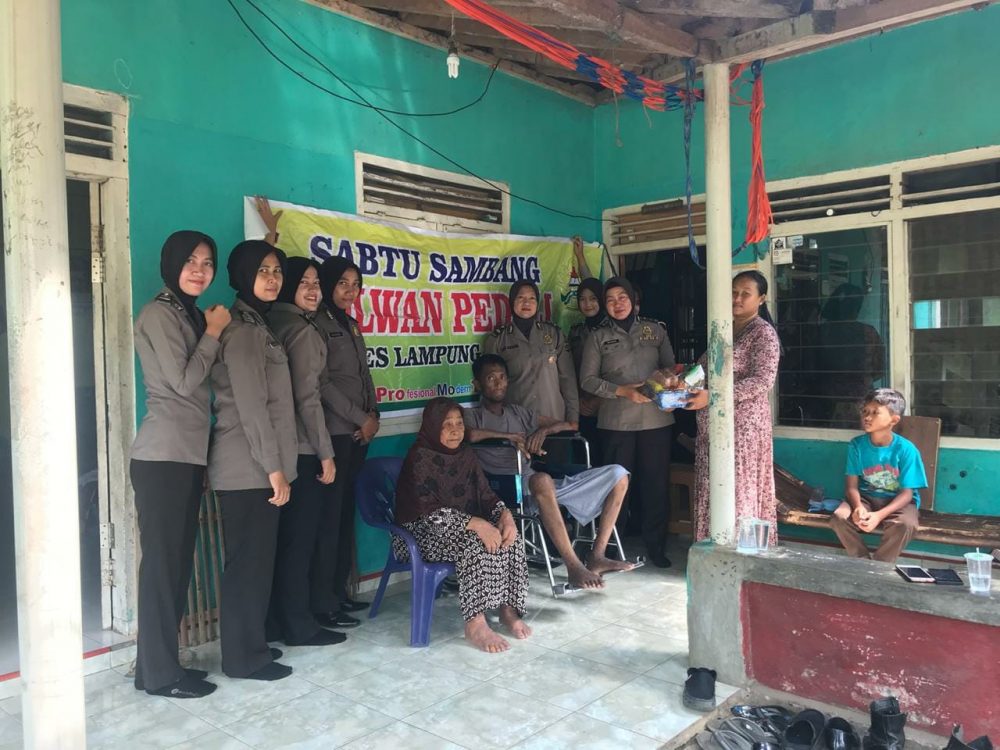 Polwan Polres Lampung Selatan Sambangi Kediaman Brigpol Muklis