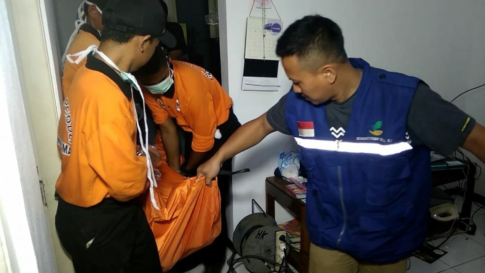 Pramuli Kwarcab Banyumas Bantu Evakuasi Orang Gantung Diri