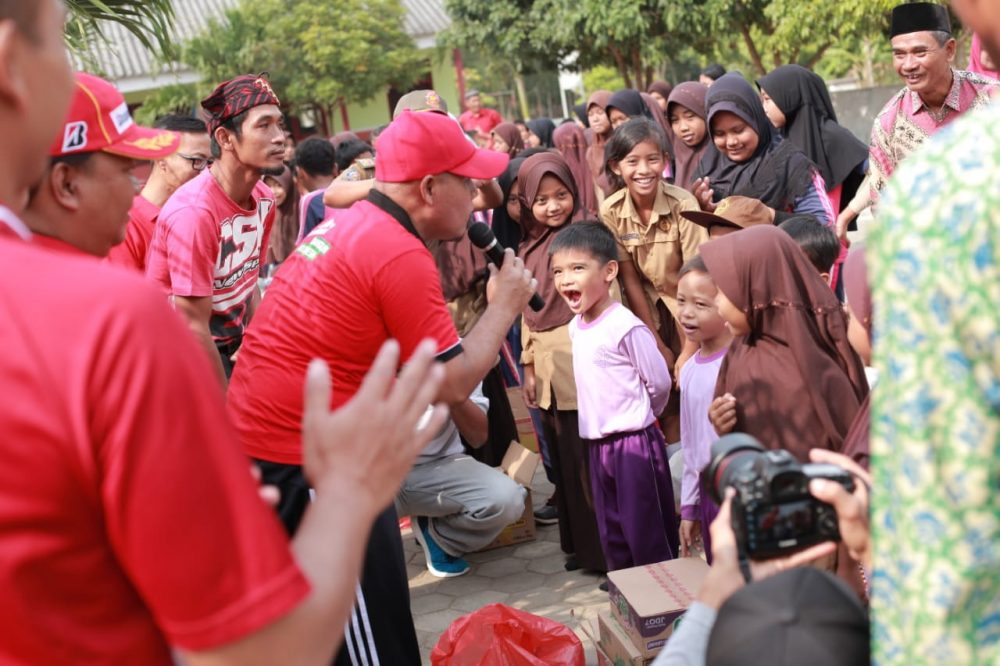 Nanang Ermanto  Memotifasi Para Siswa Siswi Penggalangan Dana Gempa Palu Dengan Sampah