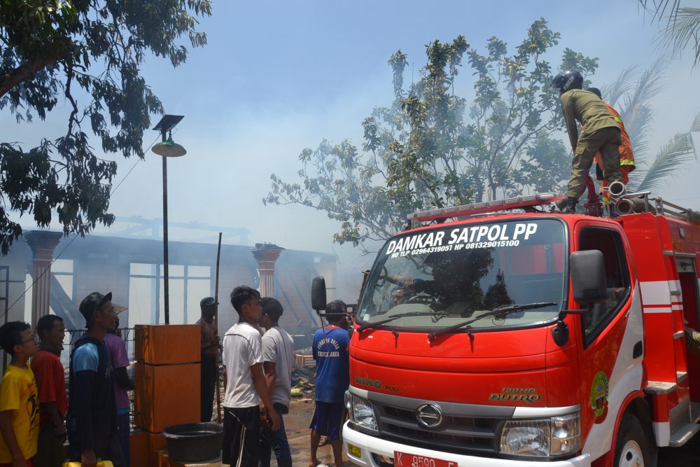 Ditinggal berjualan Rumah H. Masripan Habis Dilahap Sijago Merah