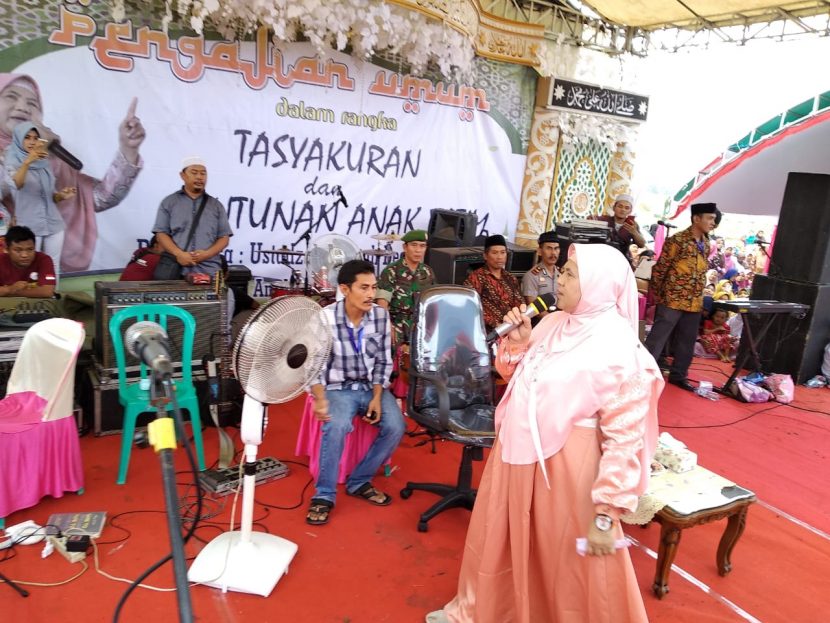 Ribuan Jama’ah Hadiri Pengajian Bersama Mamah Dedeh Di Karangwono Tambakromo