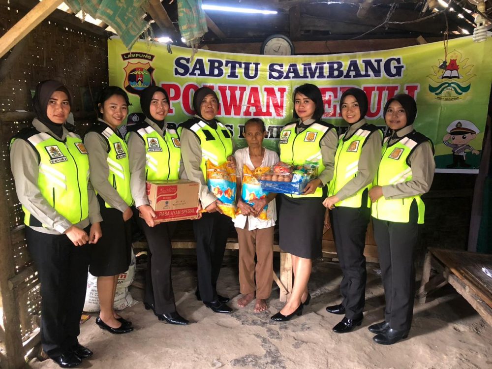 Polwan Polres Lampung Selatan Sambangi Warga Sidomulyo