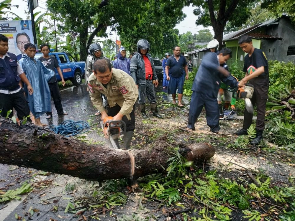 Pramuli Banyumas Bantu Penanganan Bencana Angin Puting Beliung