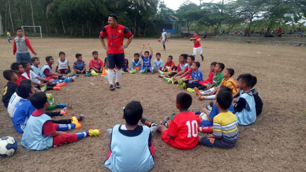 Pemuda Pangebatan Kecamatan Karanglewas Miliki Sekolah Sepak Bola