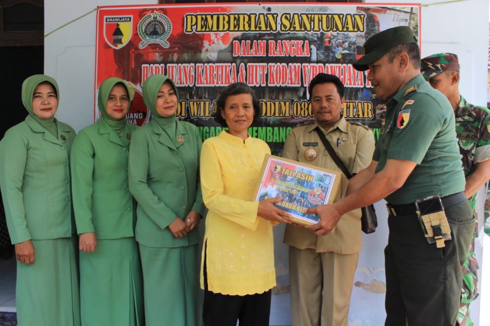 Peringati HJK yang ke 73 Kodim 0808/Blitar berikan santunan kepada Veteran dan warakawuri