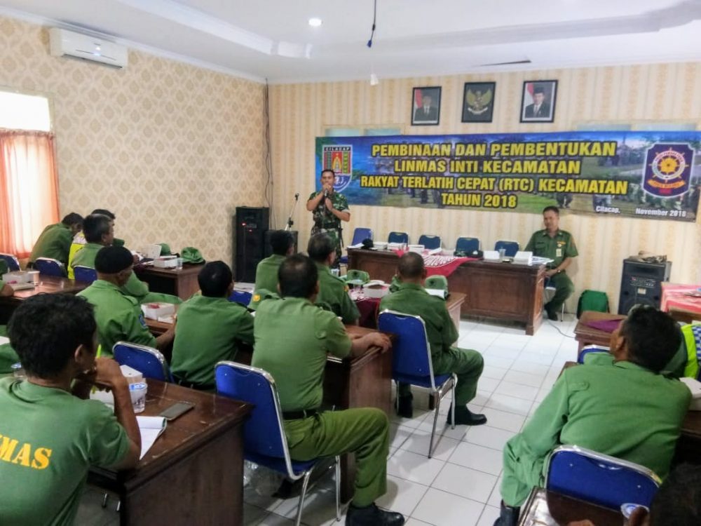 Pembentukan Linmas Inti Kecamatan, Bati Wanwil Koramil 09/ Kawunganten Bekali Bela Negara