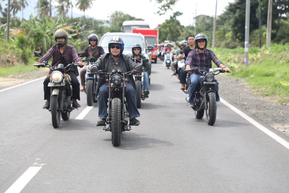 Dengan Mengendarai Motor Custom Nanang Menuju GOR Way Handak