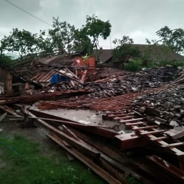 Kodim 0810/Nganjuk Turun Bantu Korban Angin Puting Beliung