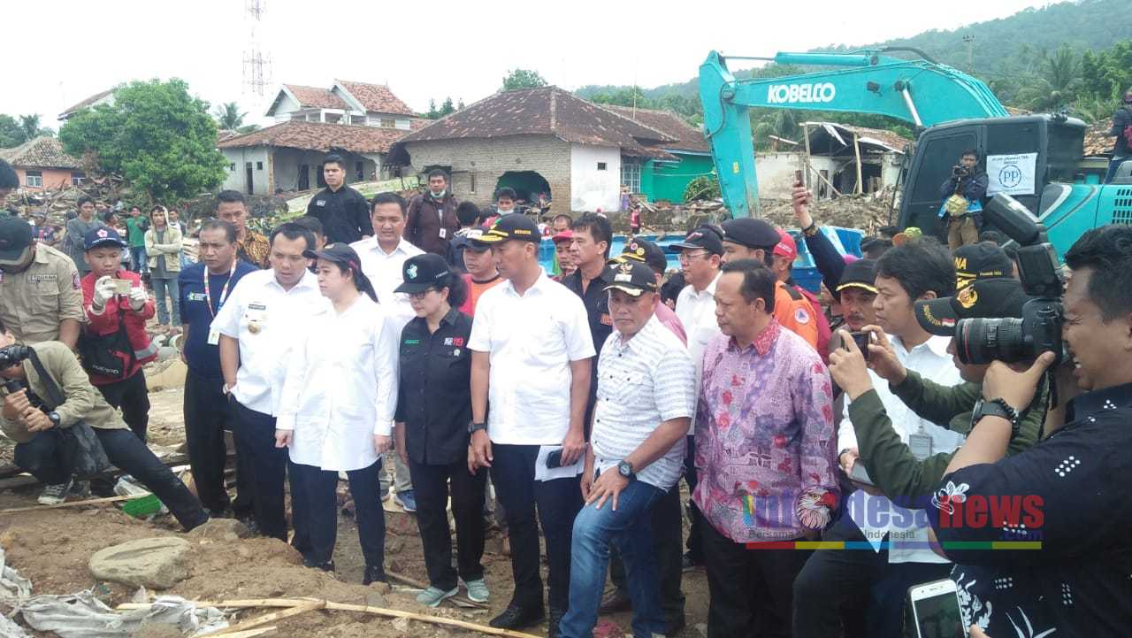 Empat Menteri Kunjungi Korban Tsunami Di Lampung Selatan