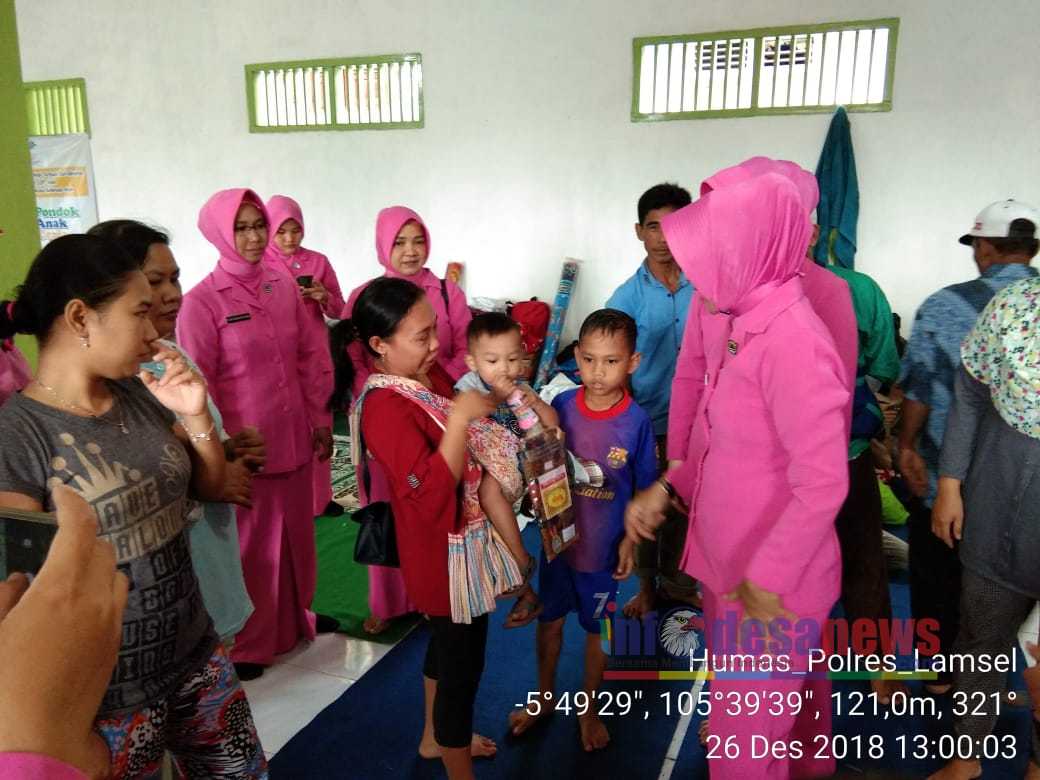 Bhayangkari Polres Lampung Selatan, Berikan Bantuan 2 Truk Pakaian