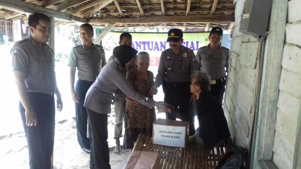 Kepedulian Polsek Blora Kepada Kaum Dhuafa.