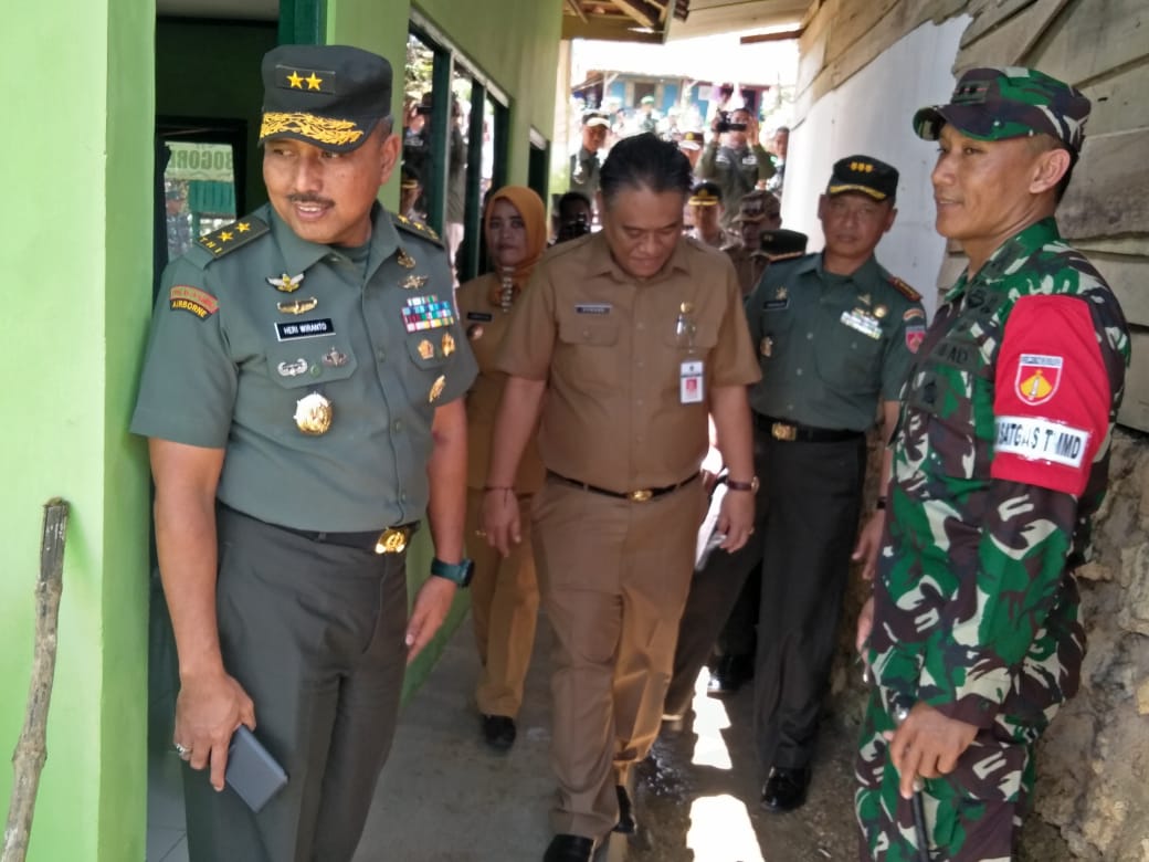 Aspers KASAD Bangga Saat Kunjungi Hasil Kerja Prajurit Rehab Mushola