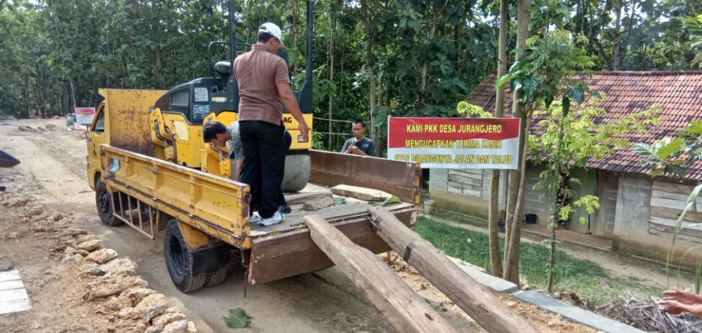 Sempurnakan Jalan TMMD, “Besi Raksasa” Telah Tiba di Desa Jurangjero