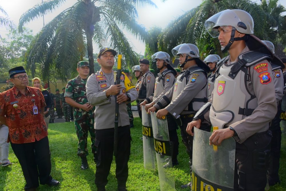 Dandim 0808/Blitar hadiri Apel Gelar Pasukan Menghadapi Pengamanan Pemilu Tahun 2019