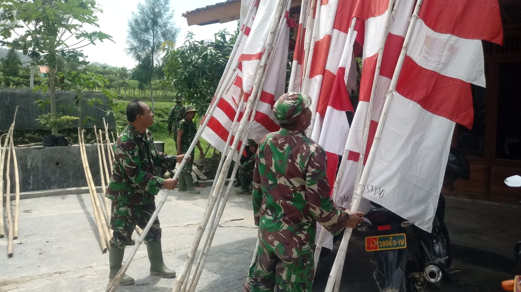 Persiapan Upacara Penutupan, Pemasangan Umbul-Umbul Dikebut