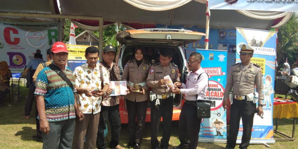 Pelayanan Samsat keliling Hadir di Penutupan TMMD Blora