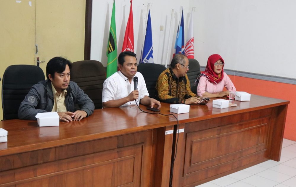 KPU Blora Nonton Bareng Debat Capres Dan Cawapres Bersama Wartawan