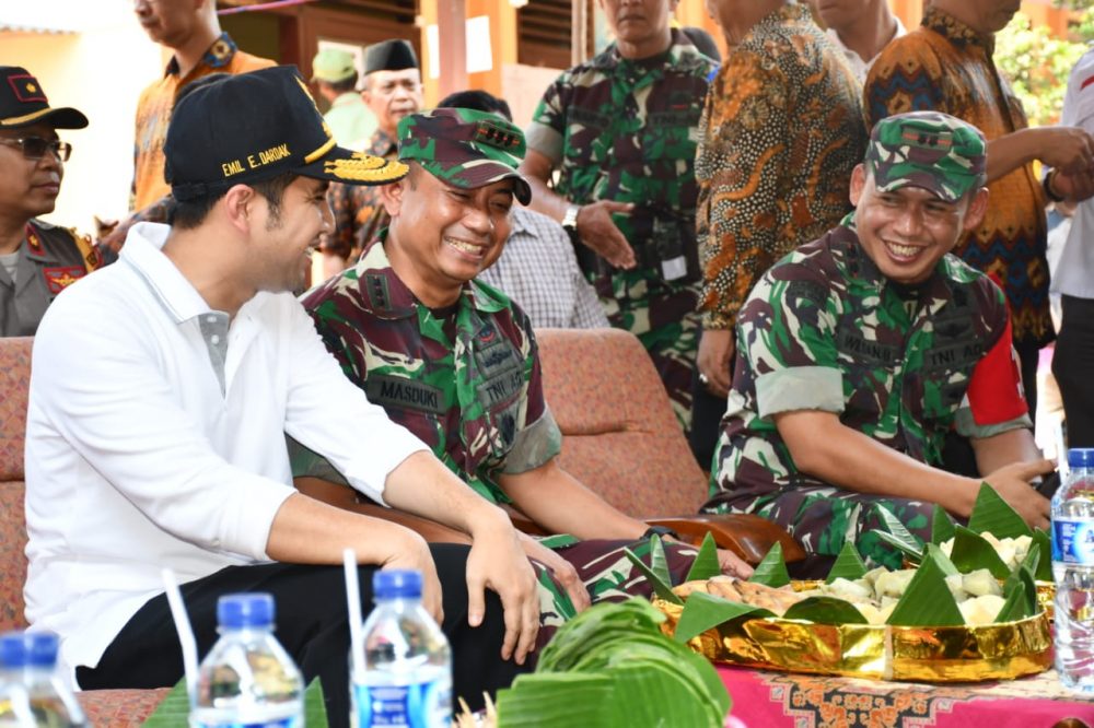 Dandim dan Forkopimda Tulungagung Dampingi Danrem 081 DSJ Meninjau Secara Langsung Pelaksanaan Pemungutan Suara