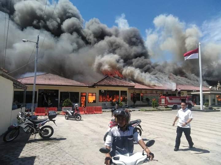 Mapolres Lamsel Ludes Dilalap Sijago Merah