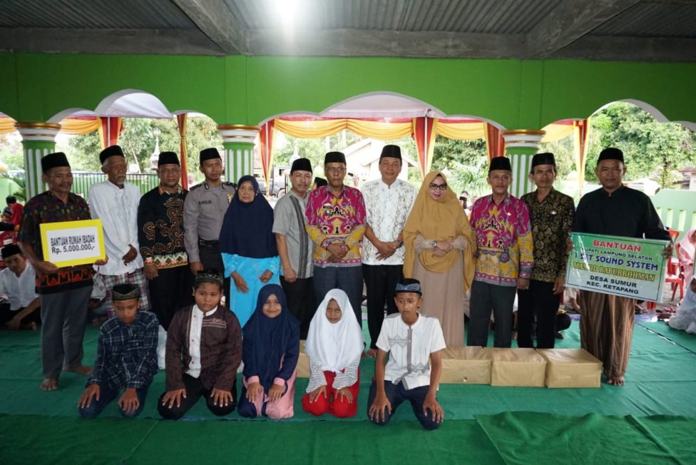 Dibulan Ramadhan Pemkab Lampung Selatan Berikan Bantuan Untuk Anak Yatim Piatu