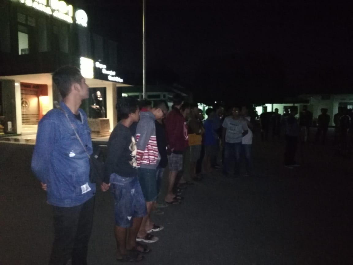 Jaga Ketertiban di Bulan Ramadhan, Anggota Korem 081/DSJ Bubarkan Balap Liar
