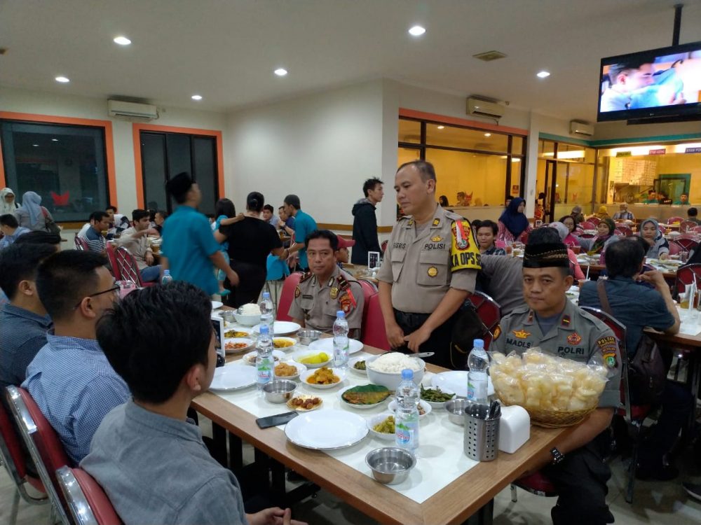 Polsek Tanjung Duren Gelar Silaturahmi dan Buka puasa bersama Kepresidenan Mahasiswa Trisakti