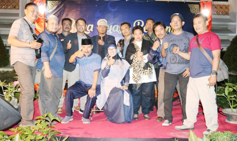 Bukber Keluarga Pemda Di Halaman Kantor Bupati Blora, Bupati Undang Wartawan