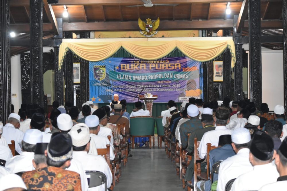 DANDIM HADIRI BUKA PUASA DAN SILATURAHMI BERSAMA ULAMA UMARO DI  KABUPATEN DEMAK