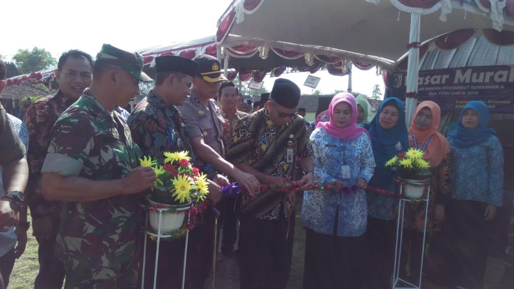 DANRAMIL KARANGTENGAH HADIRI PEMBUKAAN PASAR MURAH JELANG HARI RAYA IDUL FITRI 1440 H